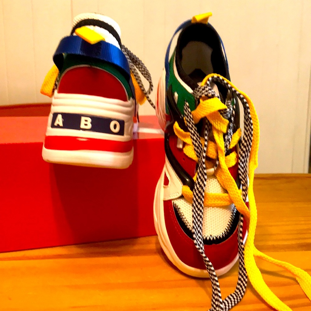 Shein tennis shoes size 5